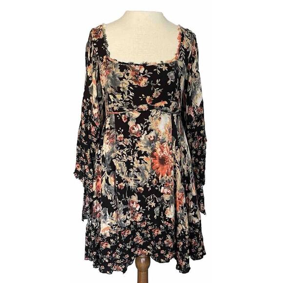 Free People Dresses & Skirts - Free People Mini Dress Sz XS Heart Of Gold Dark Floral Boho Bell Sleeve Fairy
